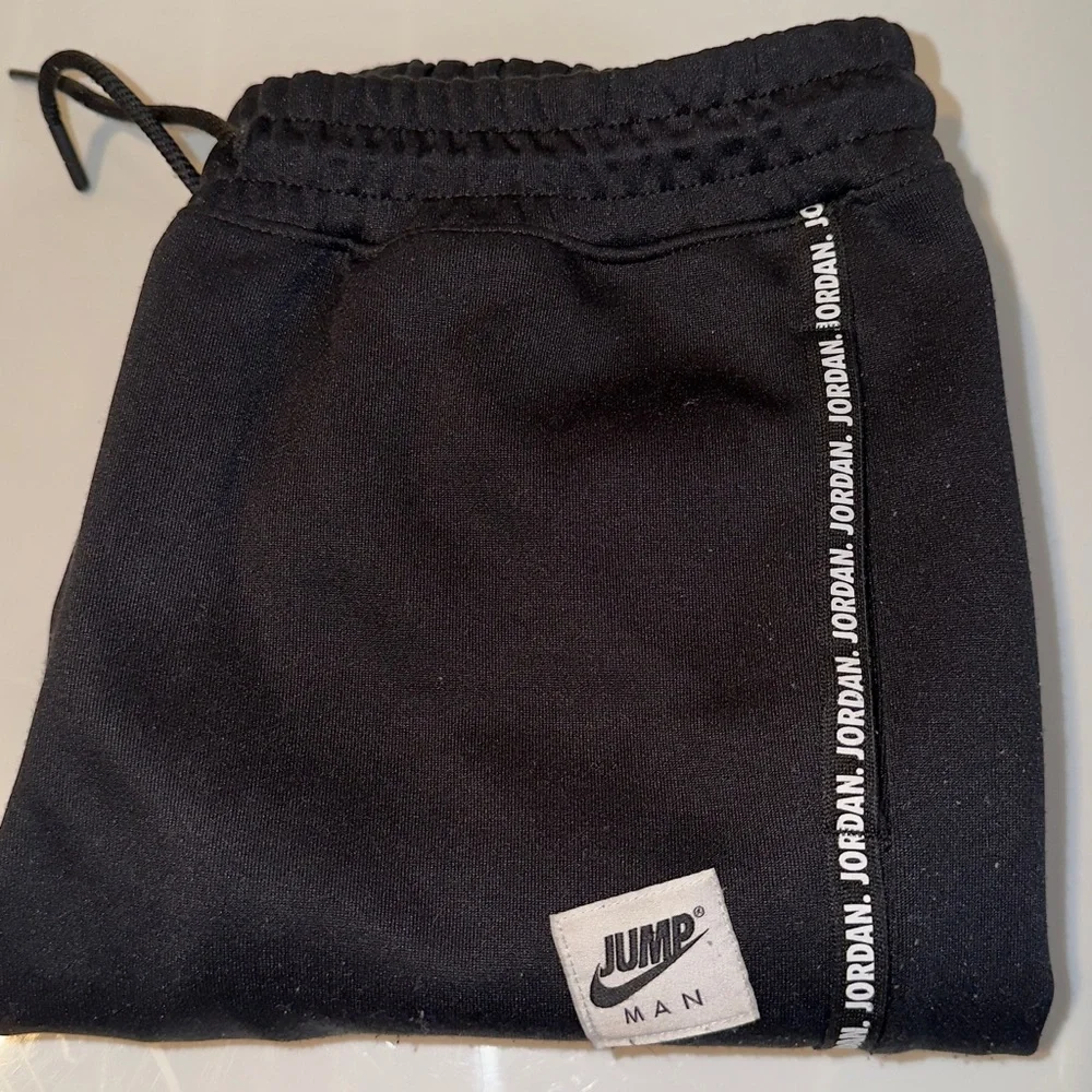 Jordan Kids LARGE Black Joggers with Nike Jordan Jumpman Logo Detail - Picture 3 of 5